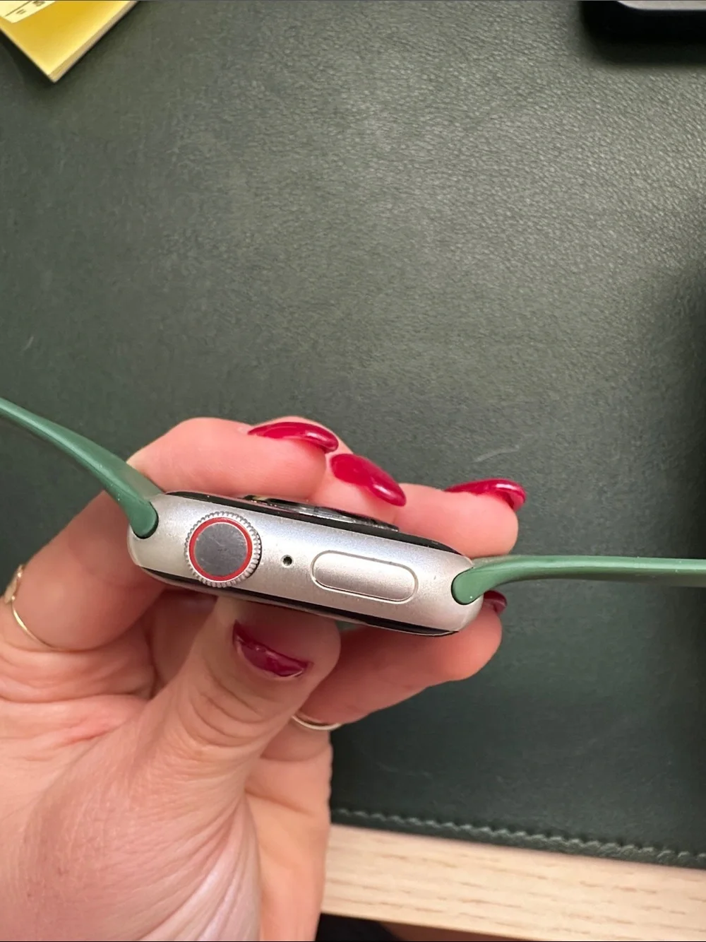 Apple Watch Starlight Aluminum Case 41mm